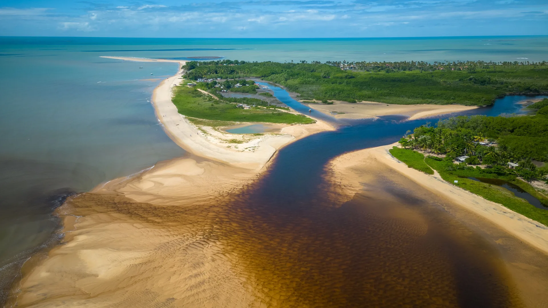 A região do Outeiro, entre falésias e mar